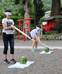 スイカ割り